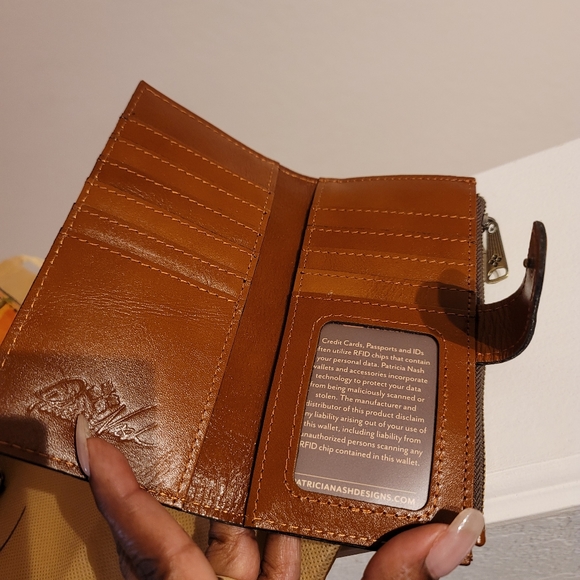 Patricia Nash Purse and wallet - Picture 6 of 7